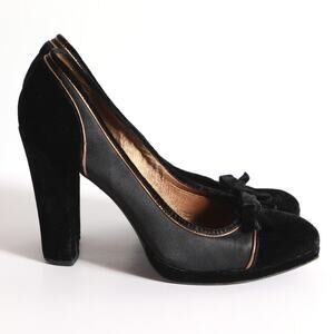 BCBGMAXAZRIA Vintage Black Velvet Bow Detail Pumps